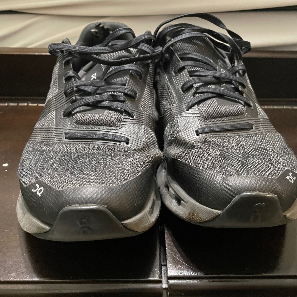 On Running Cloudstratus Women 8.5 Black Road Running Shoes 29.99844 Low Top Mesh